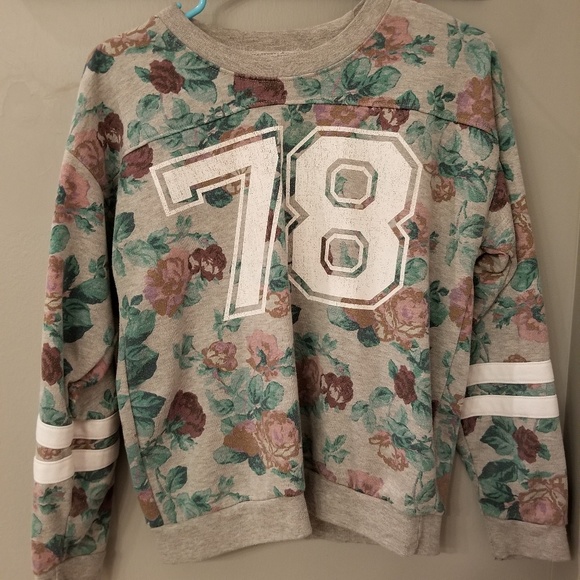 🌹Cute Rose sweat shirt - Picture 2 of 4